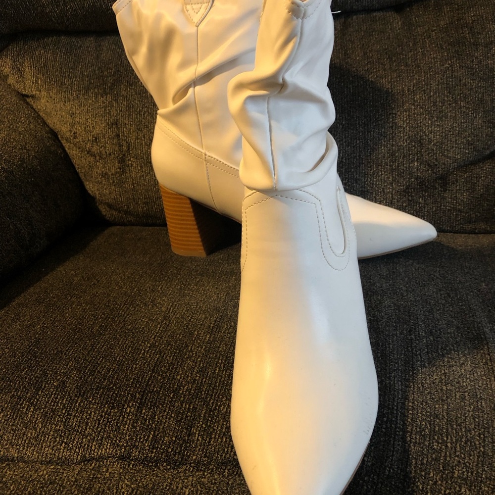 Boots - Picture 3 of 4